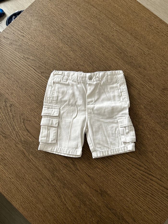 Short 23 mois