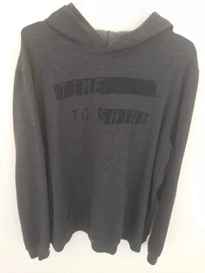 Pull capuche taille 44 tbe