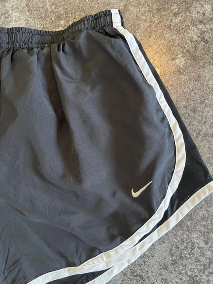 Short sport noir femme Nike taille M Pantalón corto deportivo mujer Pantaloncino donna Damen - photo numéro 2