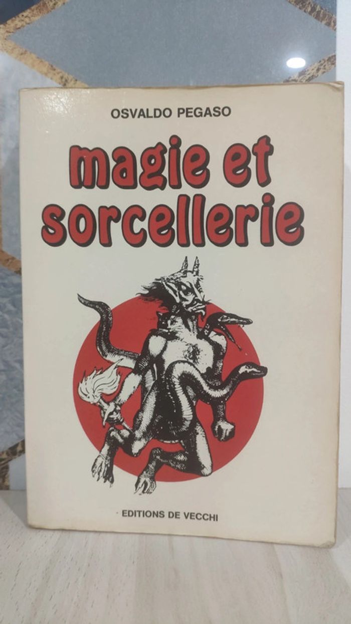 Livre Magie et sorcellerie Osvaldo Pegaso Éditions de Vecchi