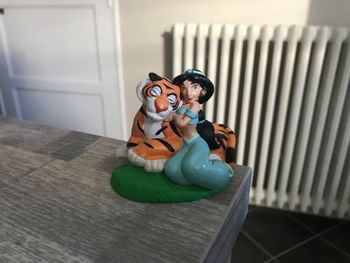 Figurine princesse Jasmine aladdin et tigre raja disney