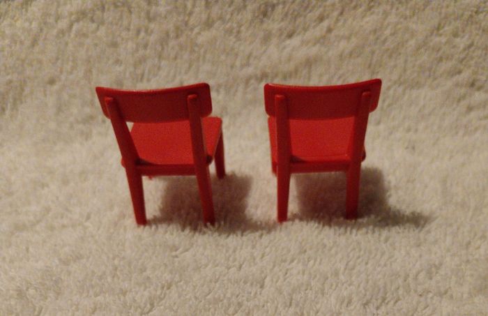 lot Playmobil 2 chaise rouge salle à manger cuisine bureau - photo numéro 2