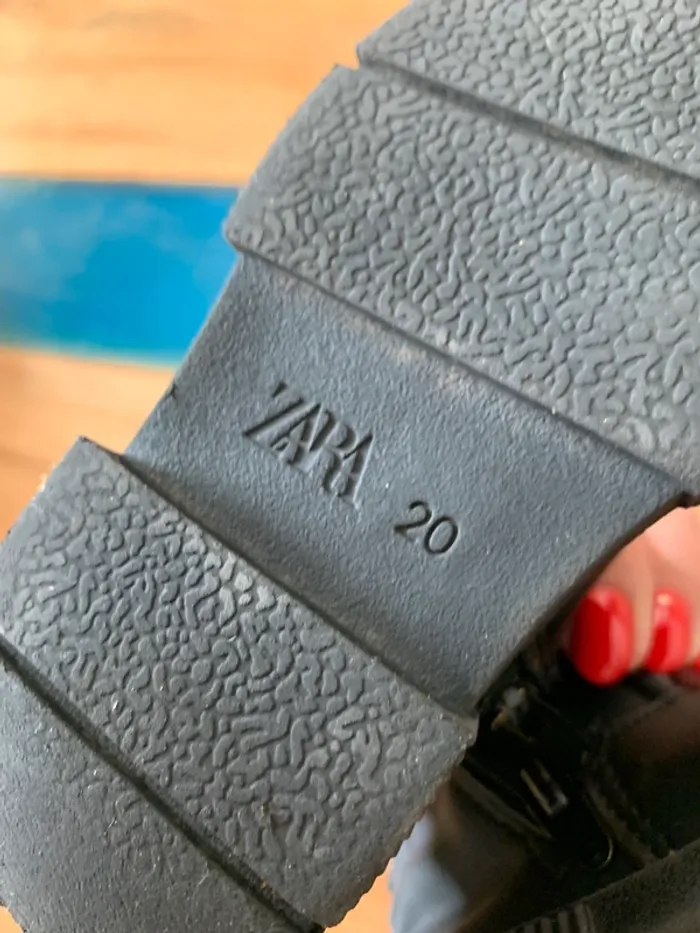 Bottines Mickey Zara taille 20 - photo numéro 5