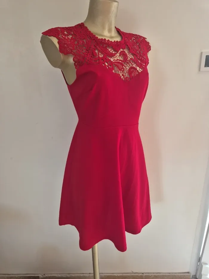 Robe bordeaux dentelles taille m - photo numéro 3