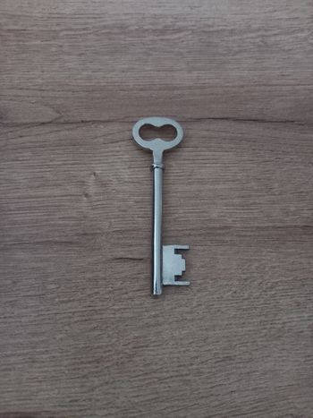 Clé en métal 9,6 cm / 132C4A "