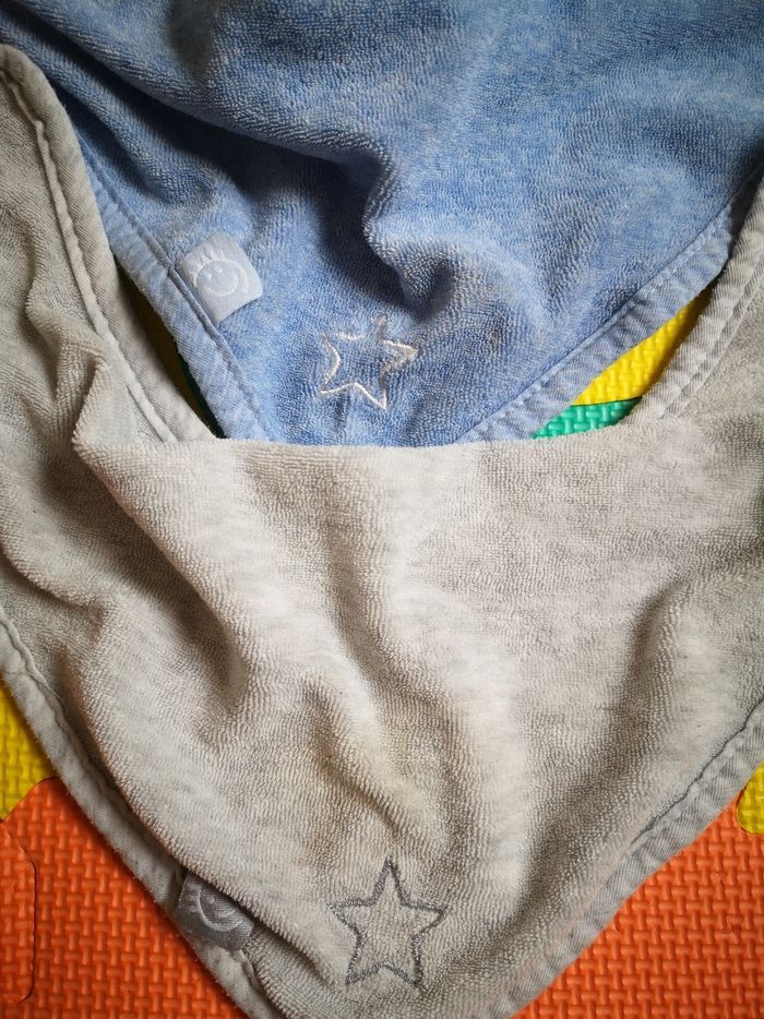 Lot bavoirs - photo numéro 2