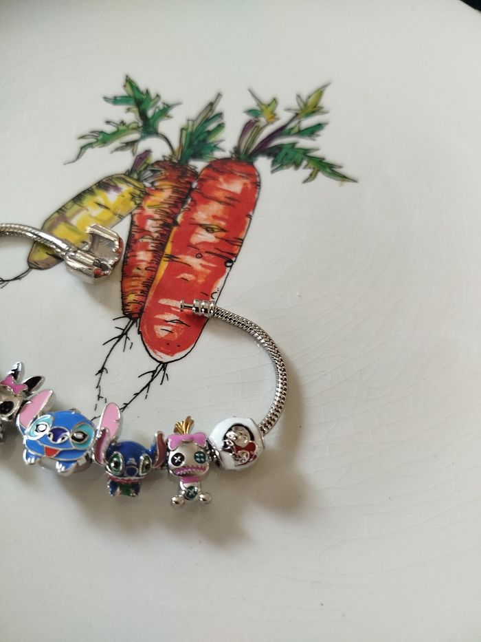 Bracelet stitch Disney neuf avec 8 charm 19 cm - photo numéro 3