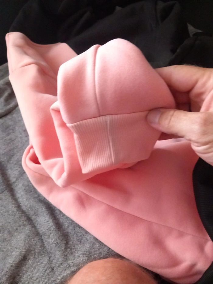 Pull à capuche neuf - photo numéro 3