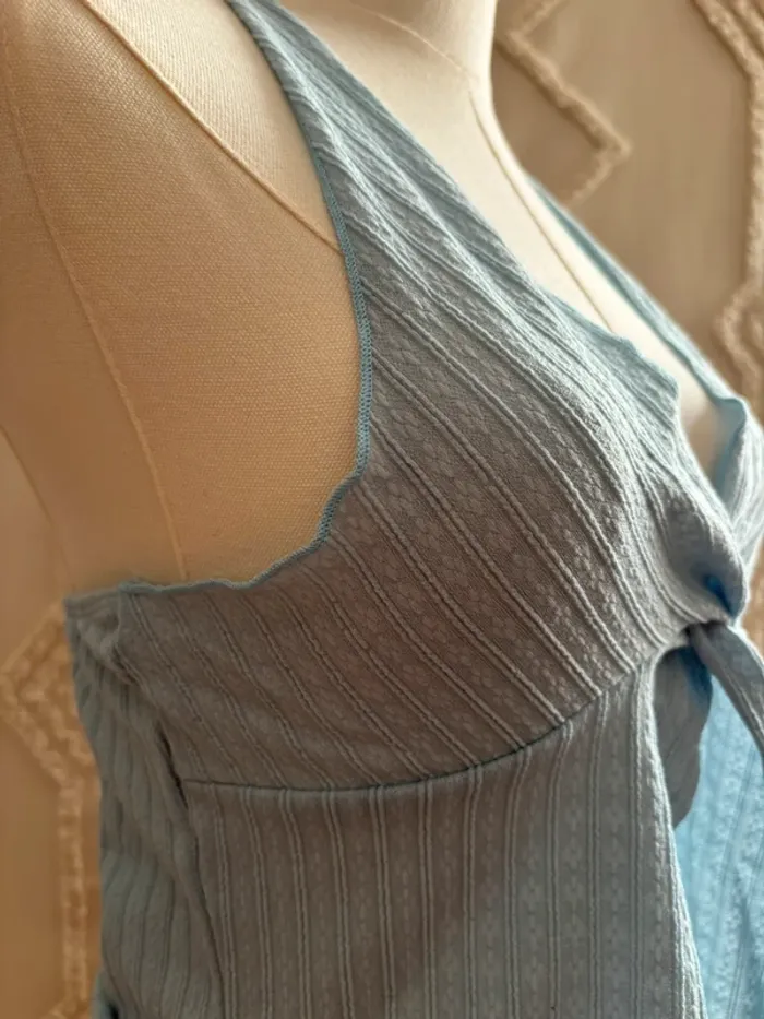 Top bleu clair texturé à nouer – dos nu style Y2K – taille S - photo numéro 3