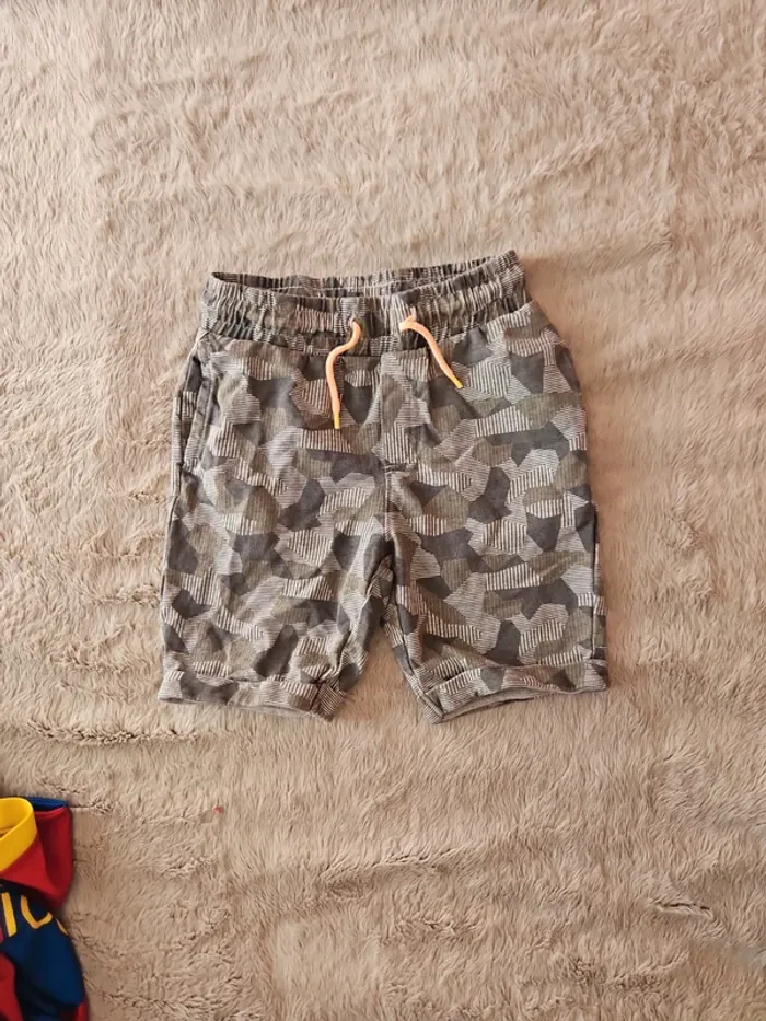 Short militaire neuf
