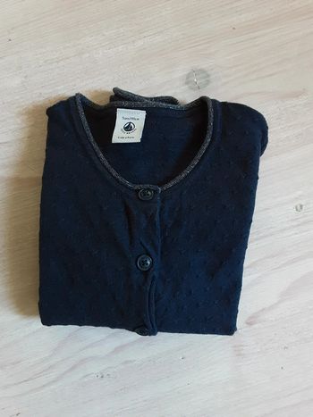 Joli gilet fin structuré T. 5 ans