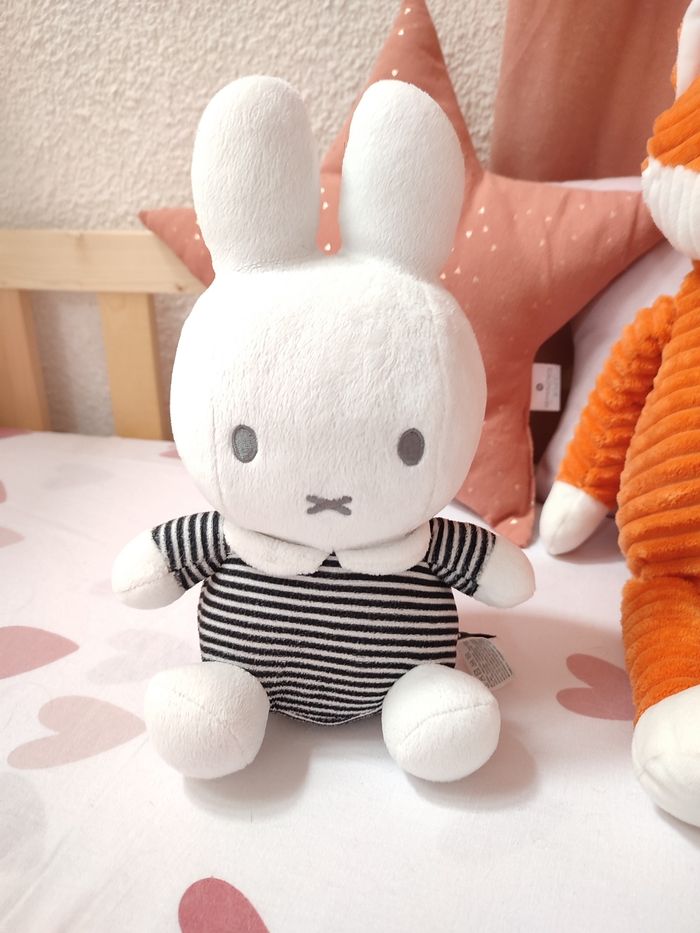 Peluche lapin Miffy avec grelot - Noir et blanc - Très bon état - photo numéro 2