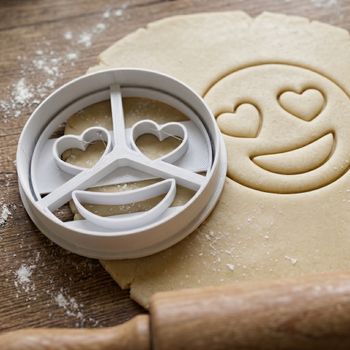 Emporte-pièce Émoji Yeux en Cœur, Découpoir Smiley pour Biscuits, Sablés et Pâte à Sucre