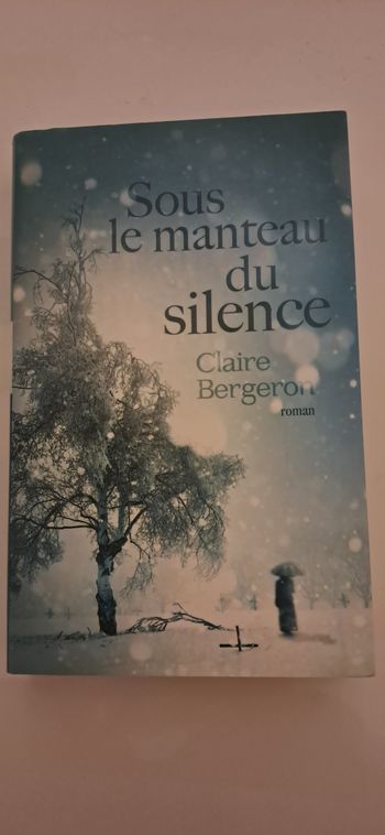 SOUS LE MANTEAU DU SILENCE