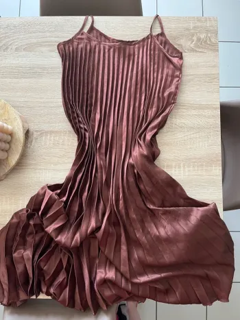 Robe longue satinée