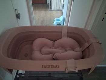 Baignoire twistshake rose avec support 