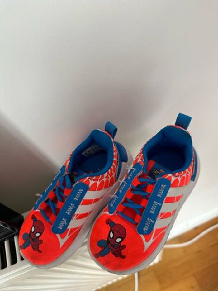 Basket adidas collaboration Marvel Spiderman - photo numéro 2