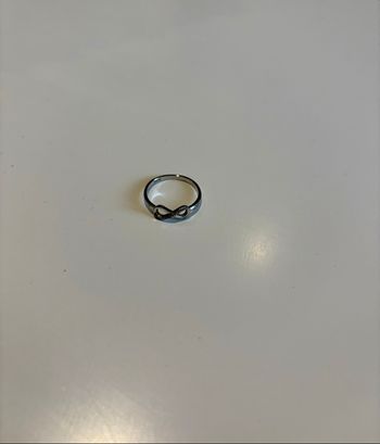 Bague argentée motif infini - Taille 48