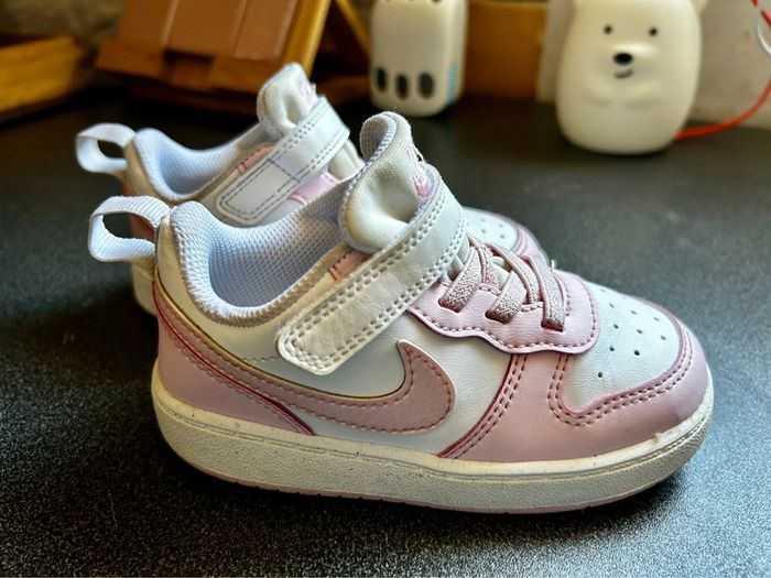 Basket Nike blanc/rose 25 - photo numéro 2