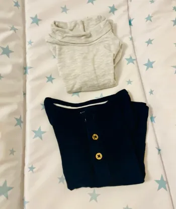 Lot de deux sous pull NEUFS 3 mois