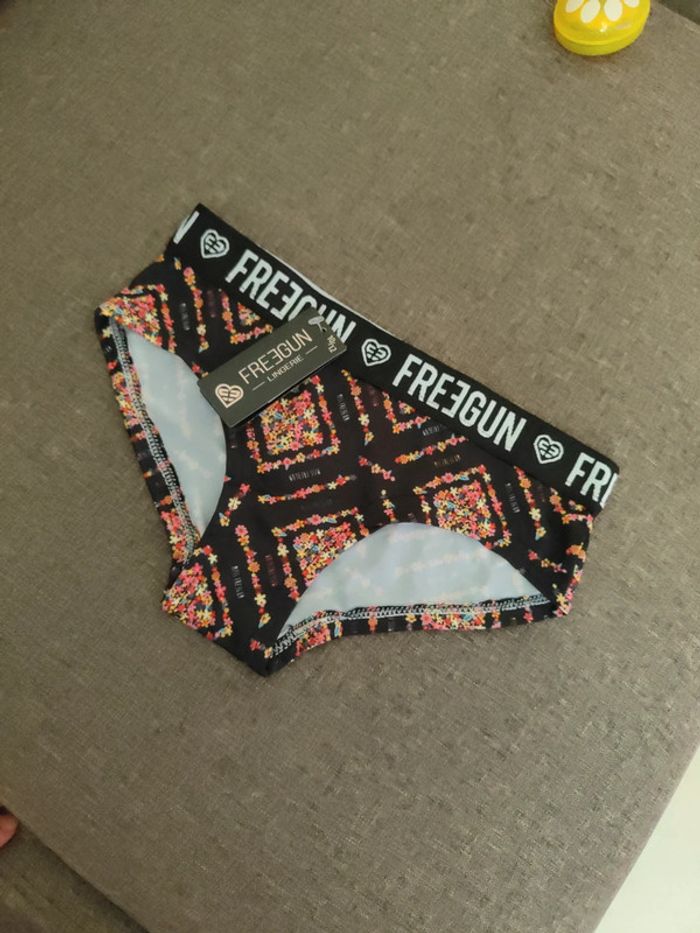 Culotte freegun 10/12 ans neuve fleurs