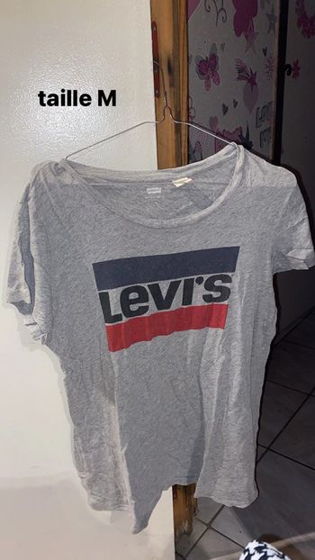 Taille M de la marque Lévis en très très bon état