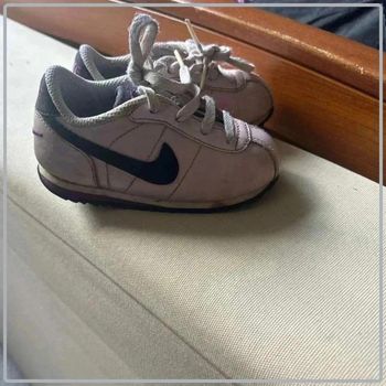 Magnifique nike  rose clair  pointure  22