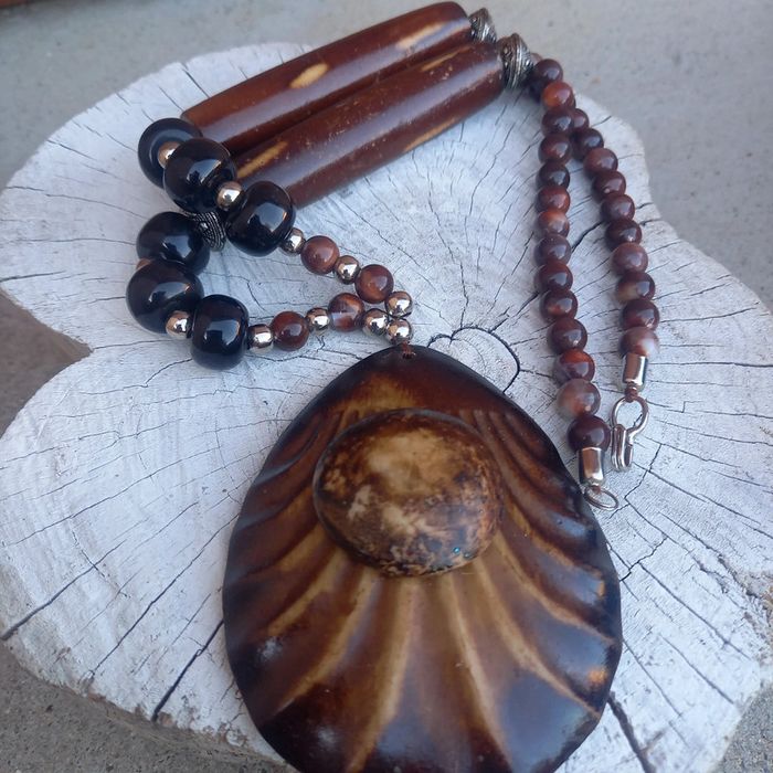Collier vintage bois