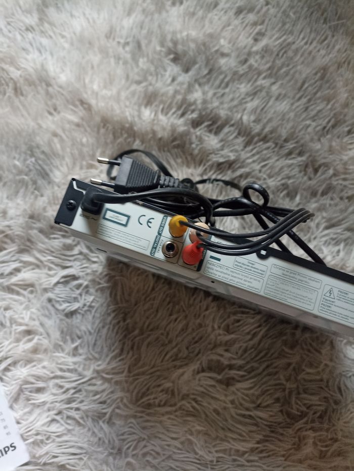 Lecteur DVD Philips avec câbles très bon état - photo numéro 7