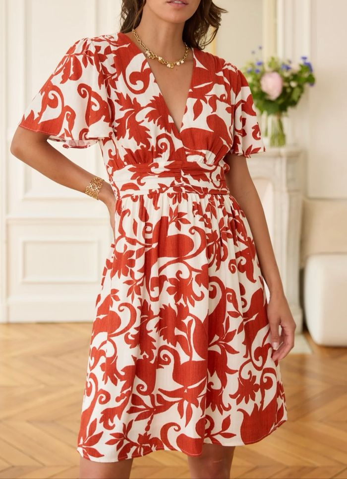 Jolie robe courte motifs terracotta