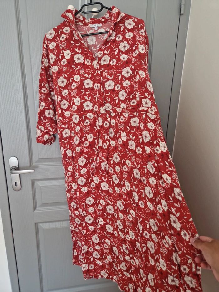 Robe longue fleuri rouge crème taille 44-46 très bon état - photo numéro 2