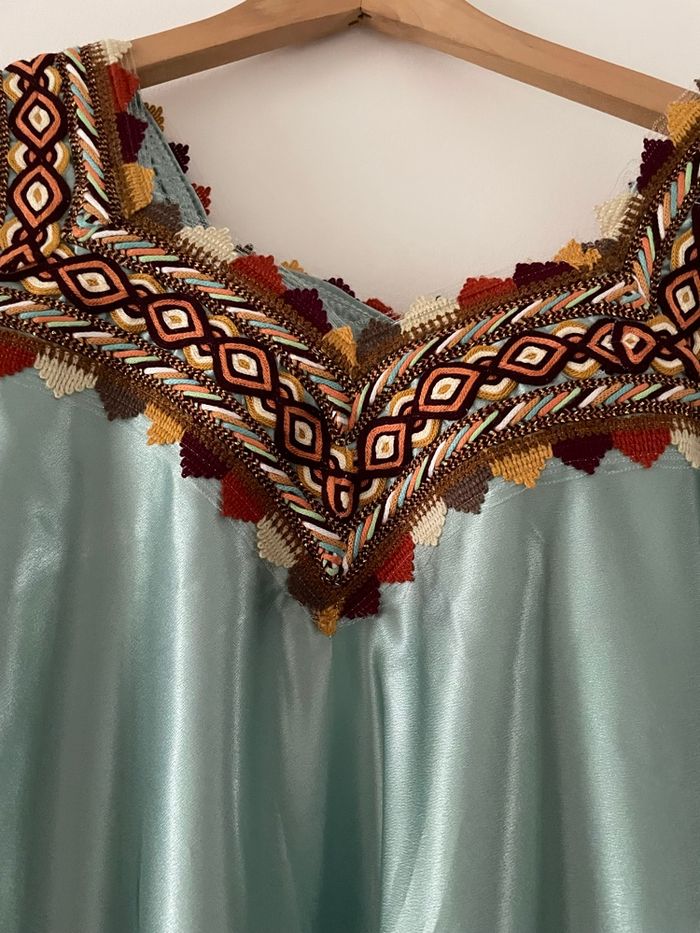 Robe Kabyle, très bon état, taille unique, 80 €
