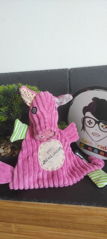 Doudou plat Jambonos le cochon rose jute rond beige vert rayé côtelé Fleur Bleu