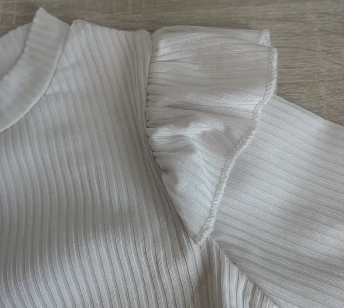 Ensemble Tee-shirt ML + Short similicuir TBE - photo numéro 3