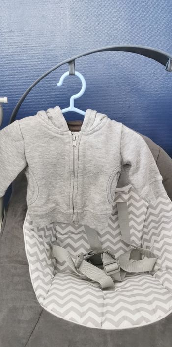 Petit gilet taille 1 mois