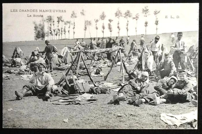 Carte postale ancienne Les grandes Manoeuvres La Sieste - photo numéro 2