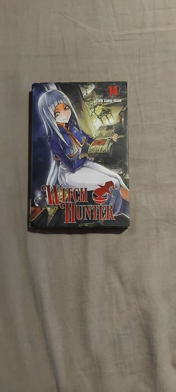 Livre witch hunter numéro 14 