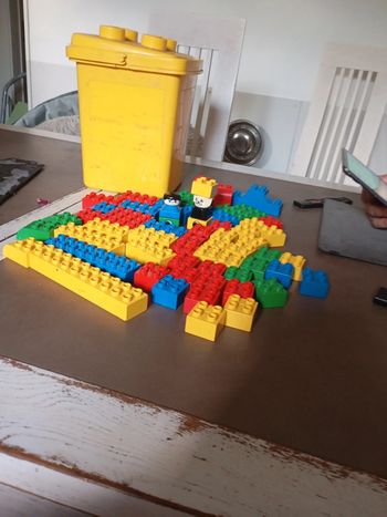 Lego Duplo construction dans leur seau
