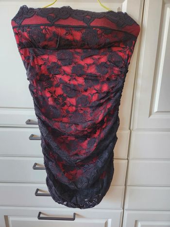 Robe en dentelle sans bretelles