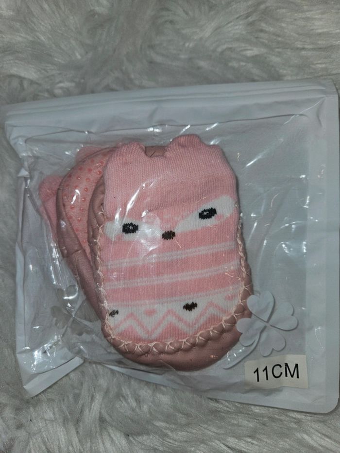 Adorables chaussons bébé – Pointure 18 (11 cm) - photo numéro 2