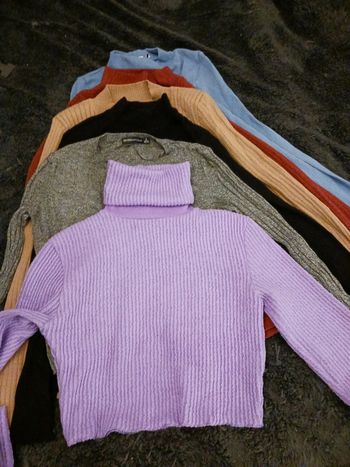 6 top manches longues. 5 taille S et 1 taille L Stradivarius.  Bershka.  jennyfer. Shein. Primark