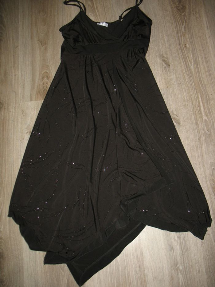 ROBE DE SOIRÉE MI LONGUE NOIRE A BRETELLES"CACHE CACHE" - TAILLE 40 - n°09 - photo numéro 2