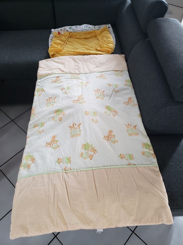 Couette et draps housse