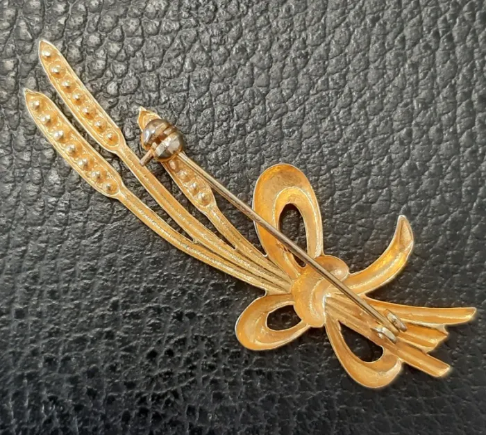 Très jolie broche en métal dorée et strass 3 épis - photo numéro 2