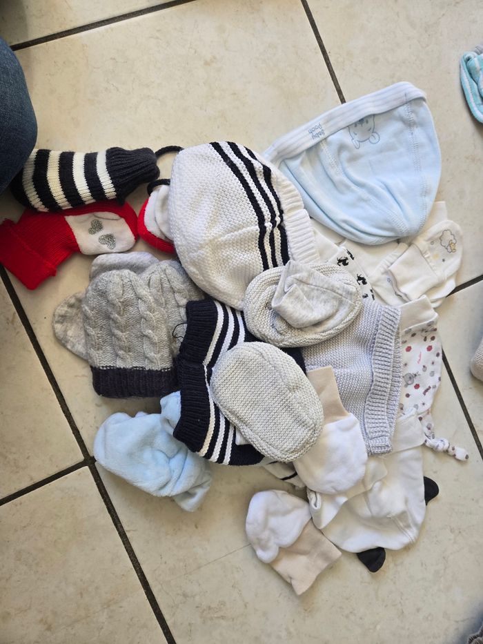 Lot de vêtements bebe 1 mois - photo numéro 3