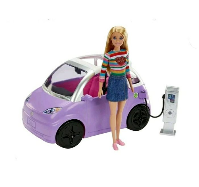 BARBIE ET SA VOITURE ELECTRIQUE AVEC SA STATION DE CHARGE
