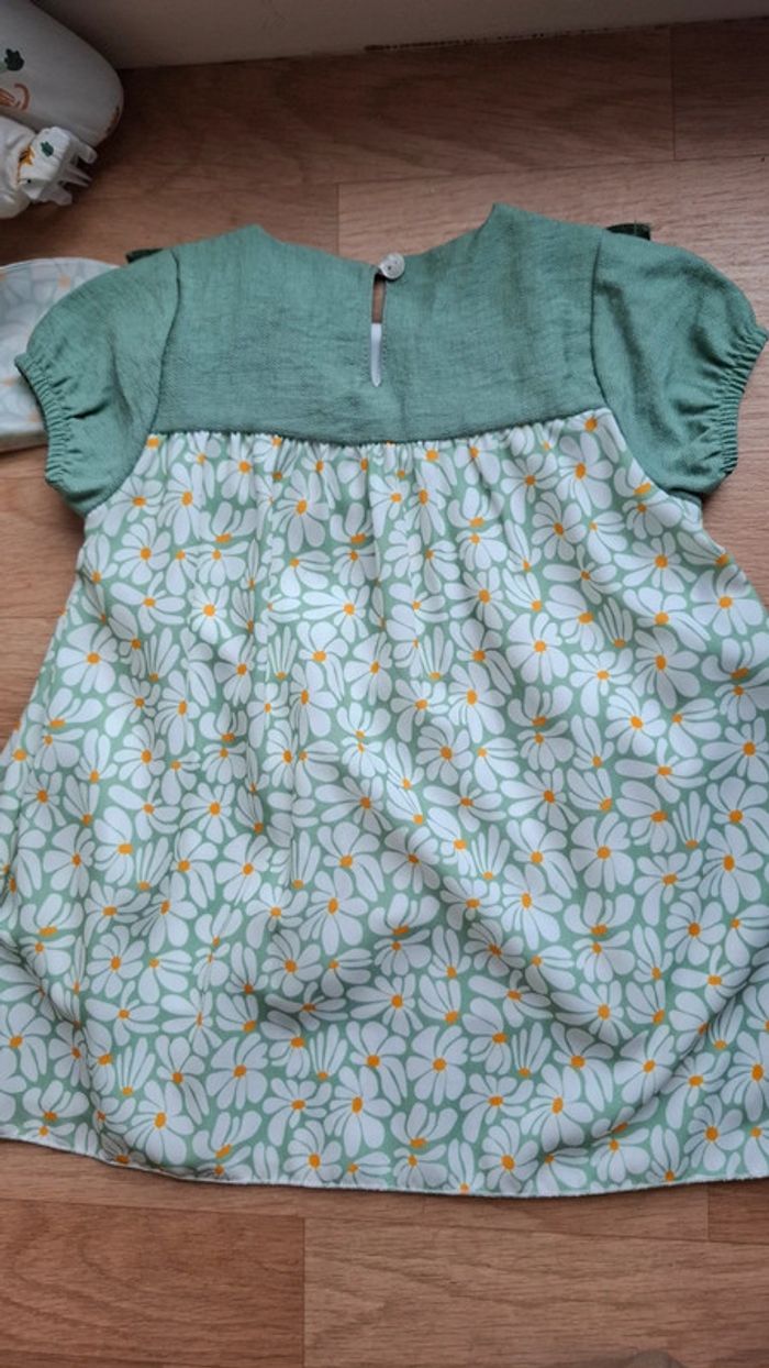 Robe fleurie et foulard - photo numéro 2