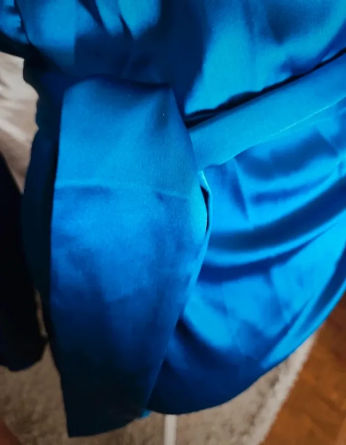 Robe porte feuille  bleu satinée L & S Taille 38 Neuve - photo numéro 5
