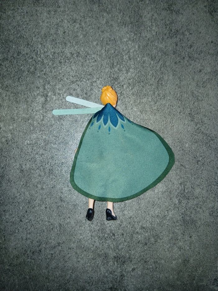 Figurine Elsa Reine des Neiges - photo numéro 2
