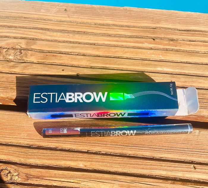 Stylo pour sourcils brown - neuf